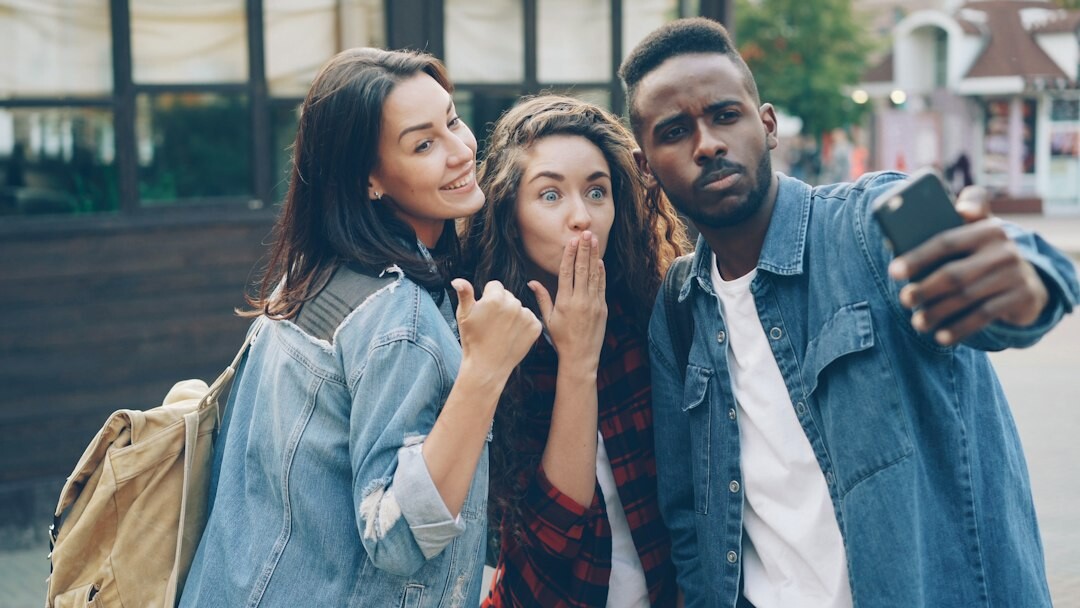 youth comparing to influencers